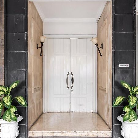 Twospaces Living At The Unit Residence Джакарта Екстер'єр фото